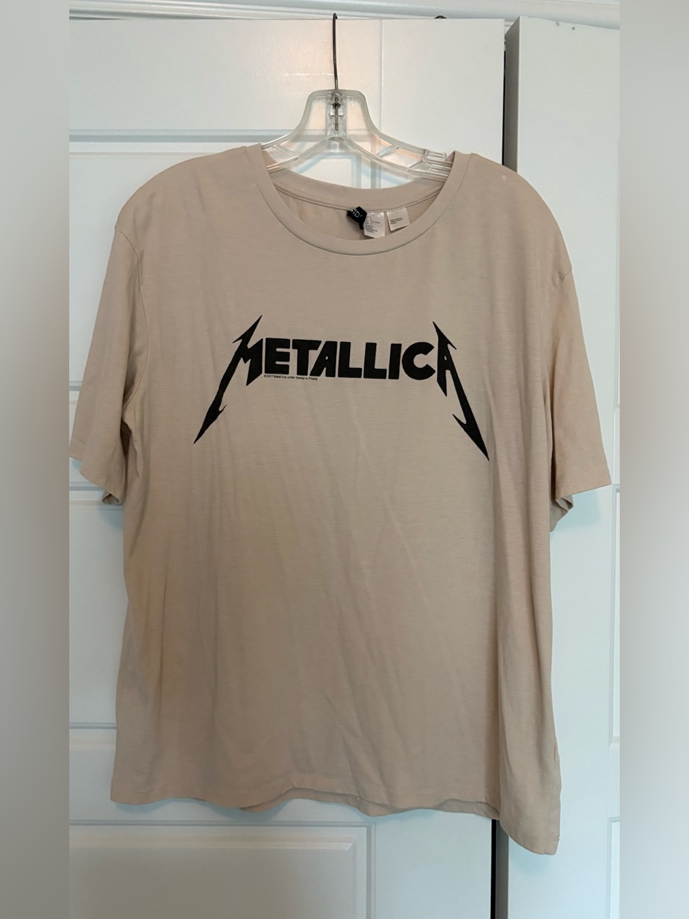 metallica shirt size L women’s